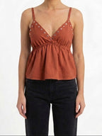 BLUSA DE TIRANTES GRADUABLES Y REMACHES