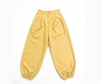 PANTALÓN CON PINZAS Y PUÑO ELÁSTICO