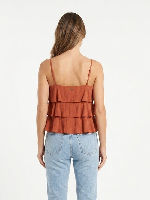 BLUSA DE TIRANTES CON VOLANTES EN CAPAS