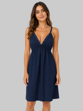 VESTIDO MIDI CORTE V Y DETALLES METÁLICOS