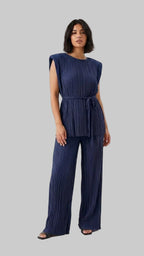 CONJUNTO PLISADO CON HOMBRERAS