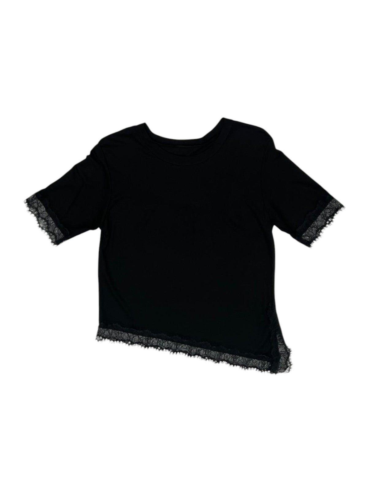 BLUSA SIMÉTRICA CON ENCAJE