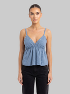 BLUSA DE TIRANTES GRADUABLES Y REMACHES