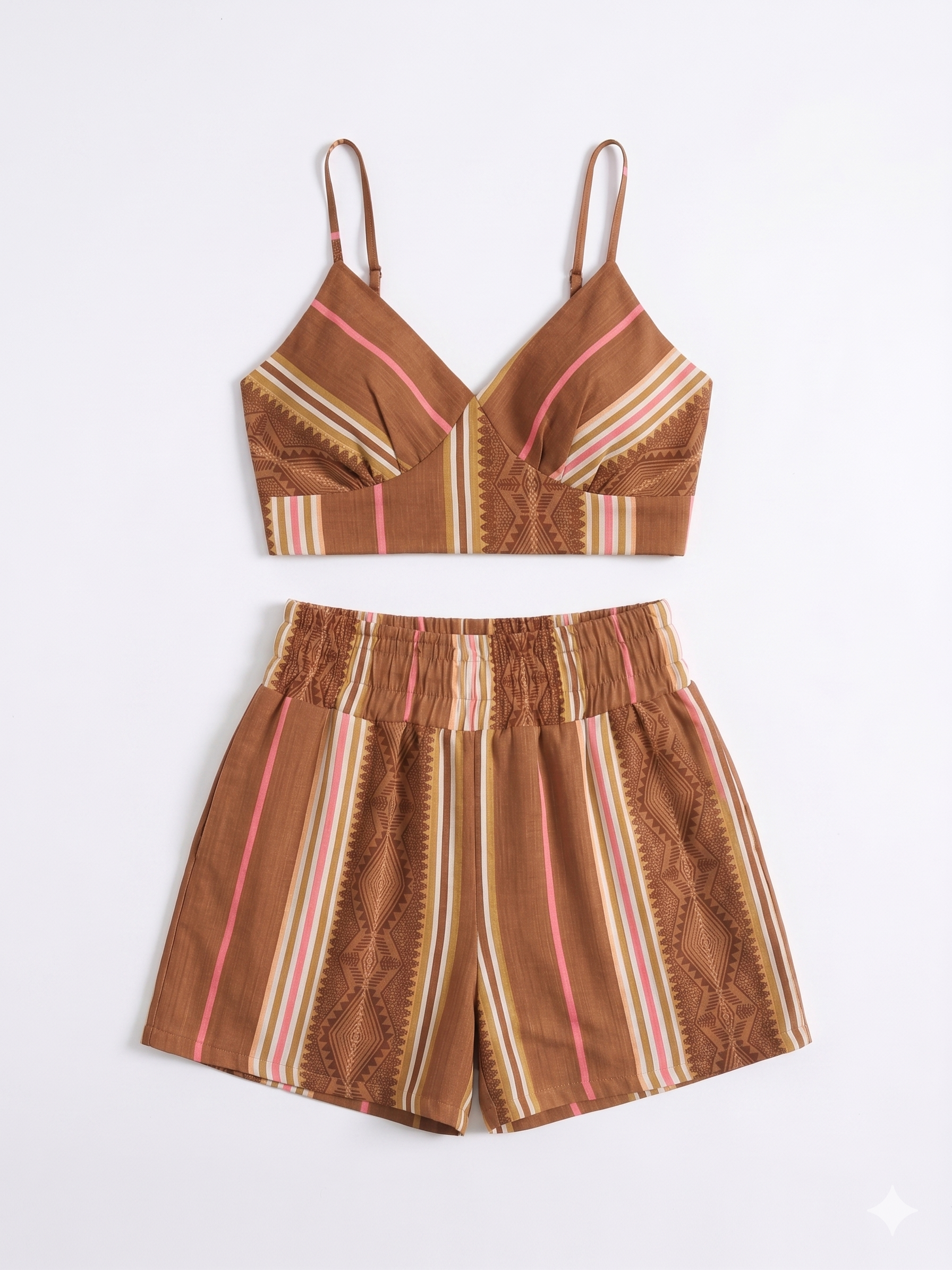 CONJUNTO ESTAMPADO CROP TOP Y SHORT CON BOLSILLOS