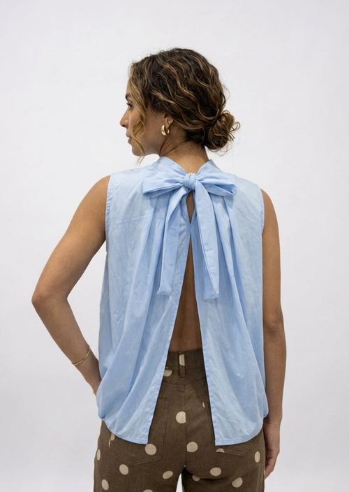 BLUSA SIN MANGAS CON LAZO EN LA ESPALDA