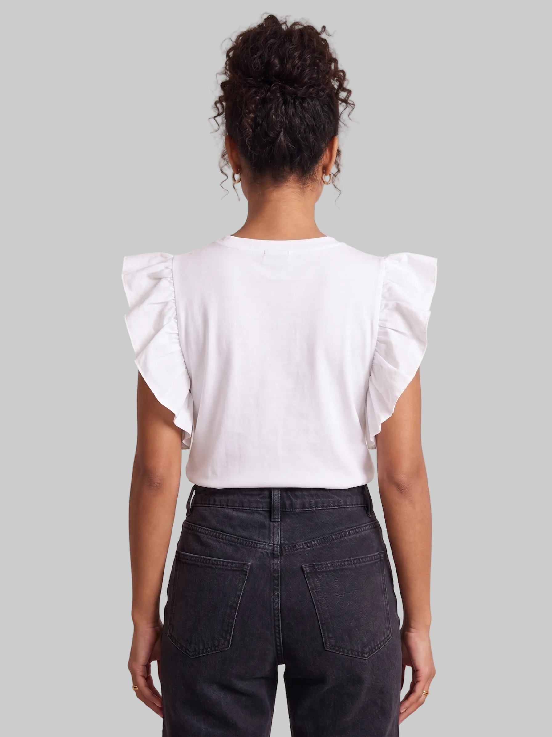 BLUSA ESTAMPADA CON MANGAS CON VOLANTES