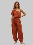 CONJUNTO TOP ASIMÉTRICO Y PANTALÓN FLUIDO