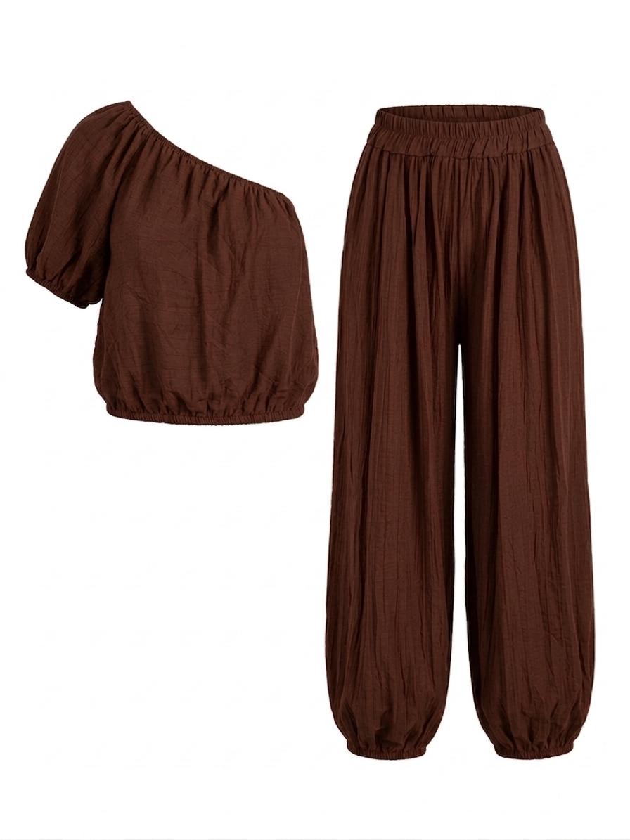 CONJUNTO TOP ASIMÉTRICO Y PANTALÓN FLUIDO
