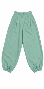 PANTALÓN CON PINZAS Y PUÑO ELÁSTICO