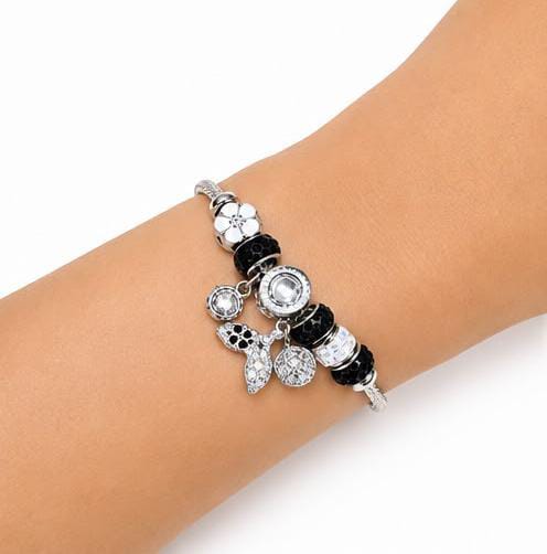 PULSERA PLATEADA CON DIJES