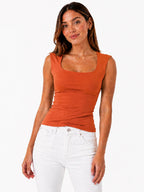 BLUSA LICRADA SIN MANGAS