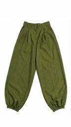 PANTALÓN CON PINZAS Y PUÑO ELÁSTICO