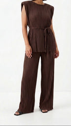 CONJUNTO PLISADO CON HOMBRERAS