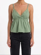 BLUSA DE TIRANTES GRADUABLES Y REMACHES